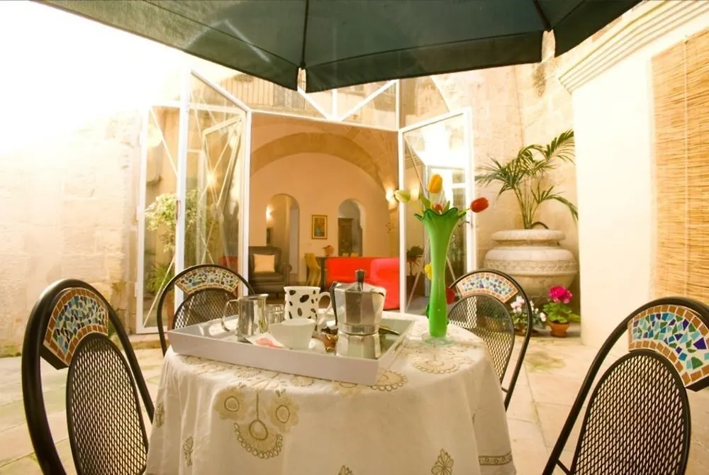 B&B Corte Dei Memoli Di Margiotta Giuseppina Lecce 3*,