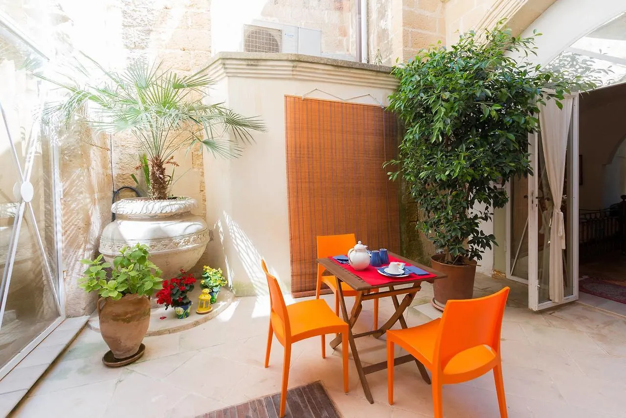 B&B Corte Dei Memoli Di Margiotta Giuseppina Lecce Couette-café