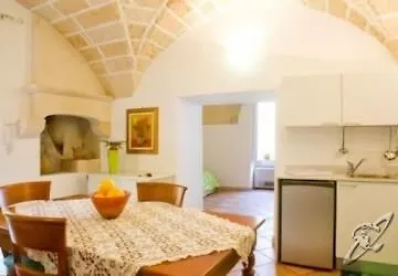 B&B Corte Dei Memoli Di Margiotta Giuseppina Lecce 3*,