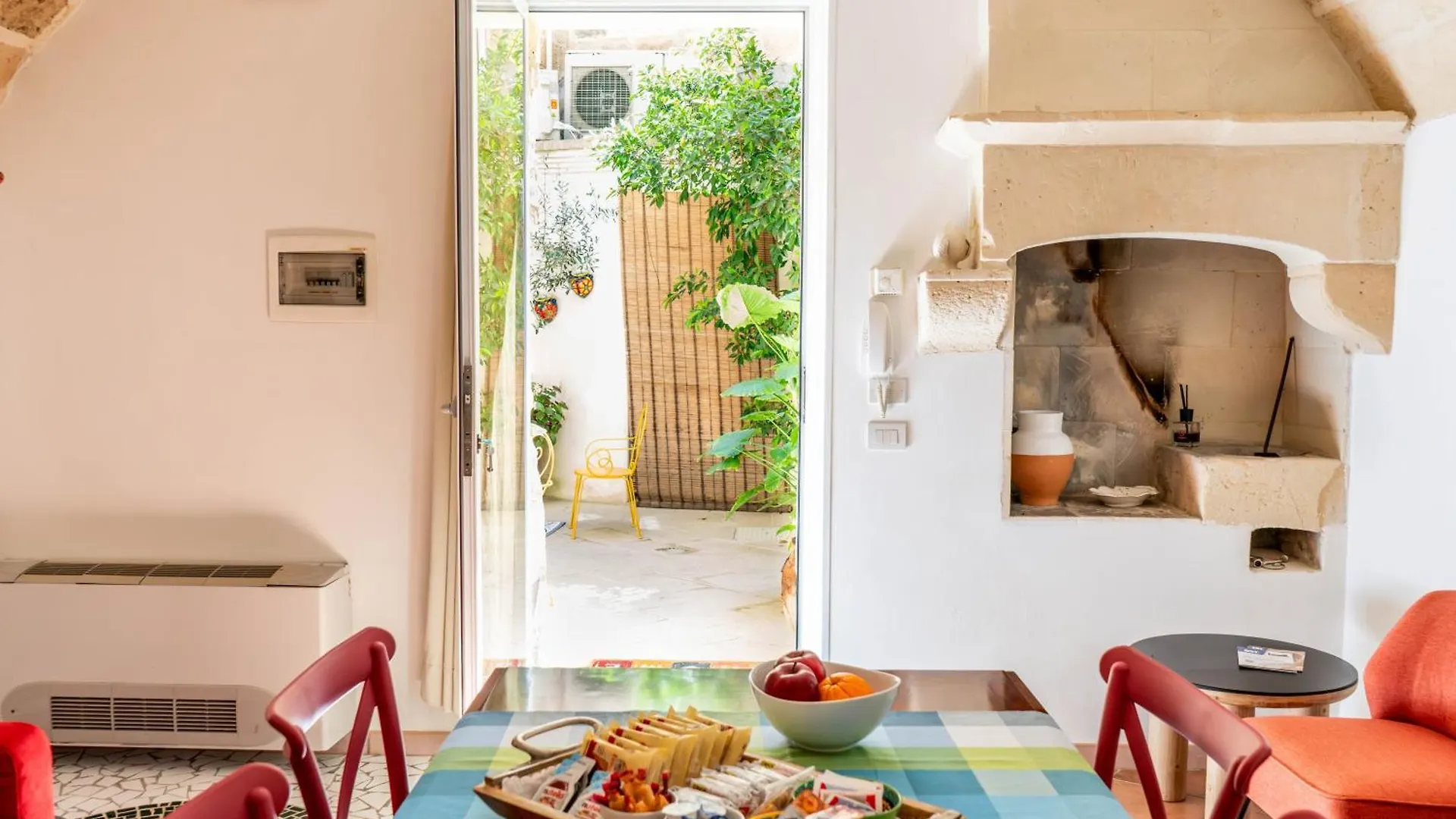 B&B Corte Dei Memoli Di Margiotta Giuseppina Lecce 3*,  Italy